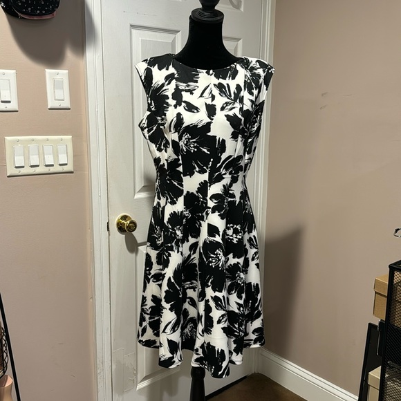 Zarr Collection White w/Black floral print dress size Fit&Flare - Picture 1 of 7